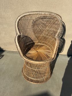 Mini peacock chair