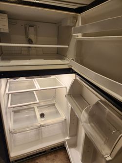 Kenmore Top-Freezer Refrigerator fridge