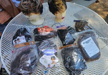 Beautiful lot of 10 wigs and 2 mannequin displays