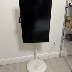 32 Inch Portable Smart TV