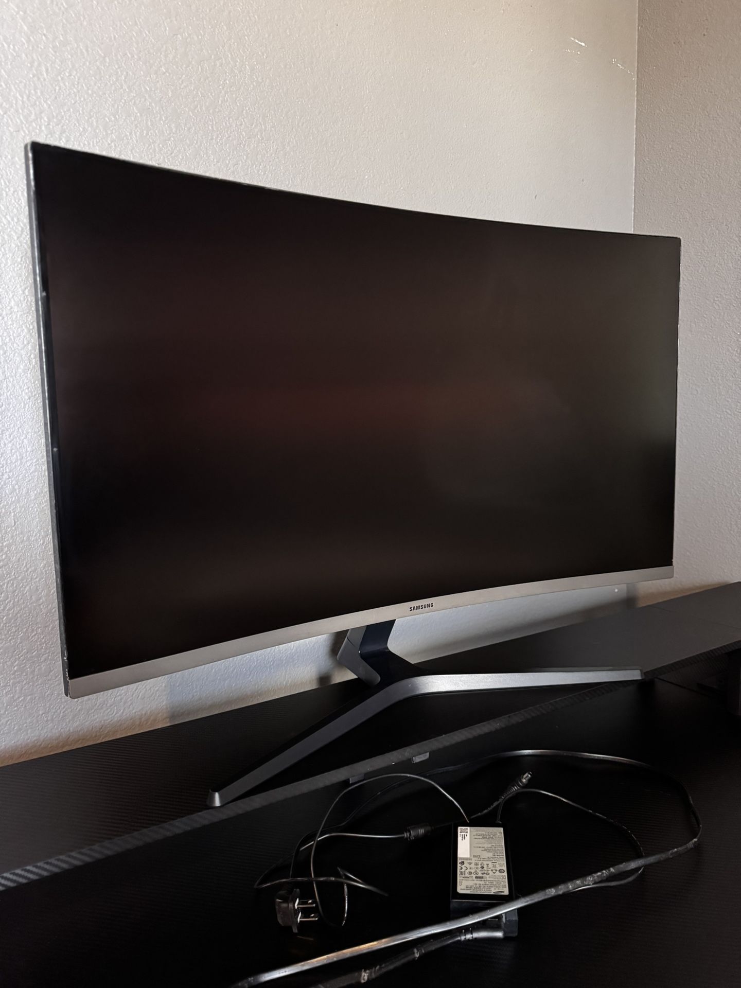 Samsung 32 Inch Monitor (curved)