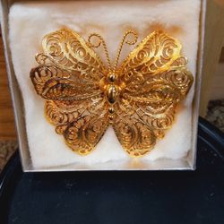 Butterfly Pin Costume Jewelry   NEW