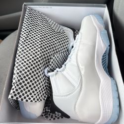 Jordan 11 Legend blue 