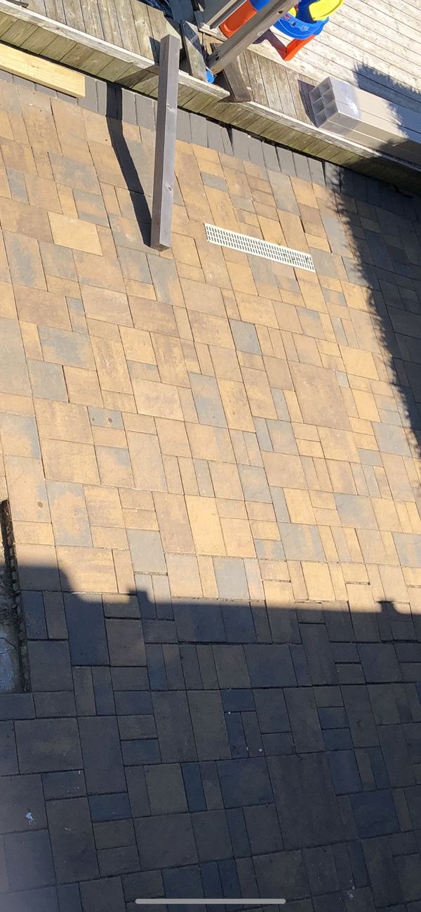 1000 square feet of used Cambridge paving stones for Sale in Island