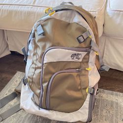 Bass Pro Shop Backpack for Sale in Long Beach, CA - OfferUp