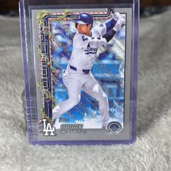 2025 Topps Holiday SP Shohei Ohtani Silver Glitter 