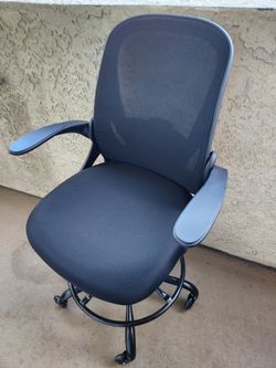 High office chair with footrest