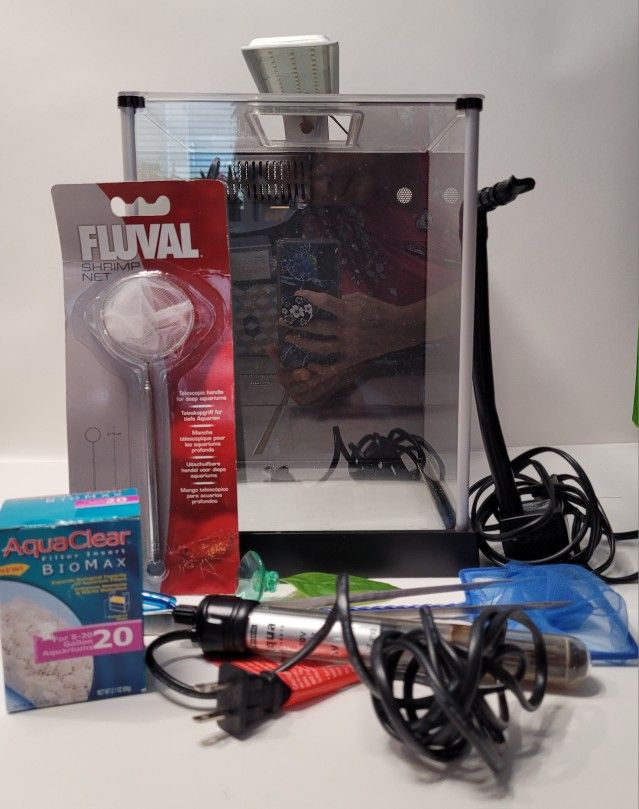 2.6 Gallon Fluval SPEC Aquarium