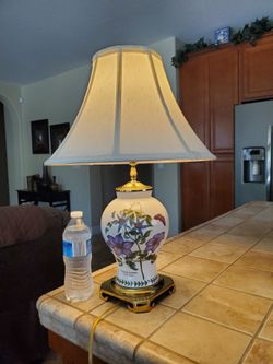 Lamp ( Virgins bower purple flowers
