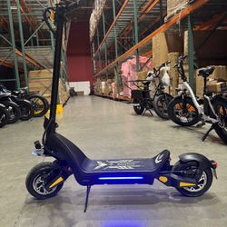 Dual-motor high-speed electric scooter