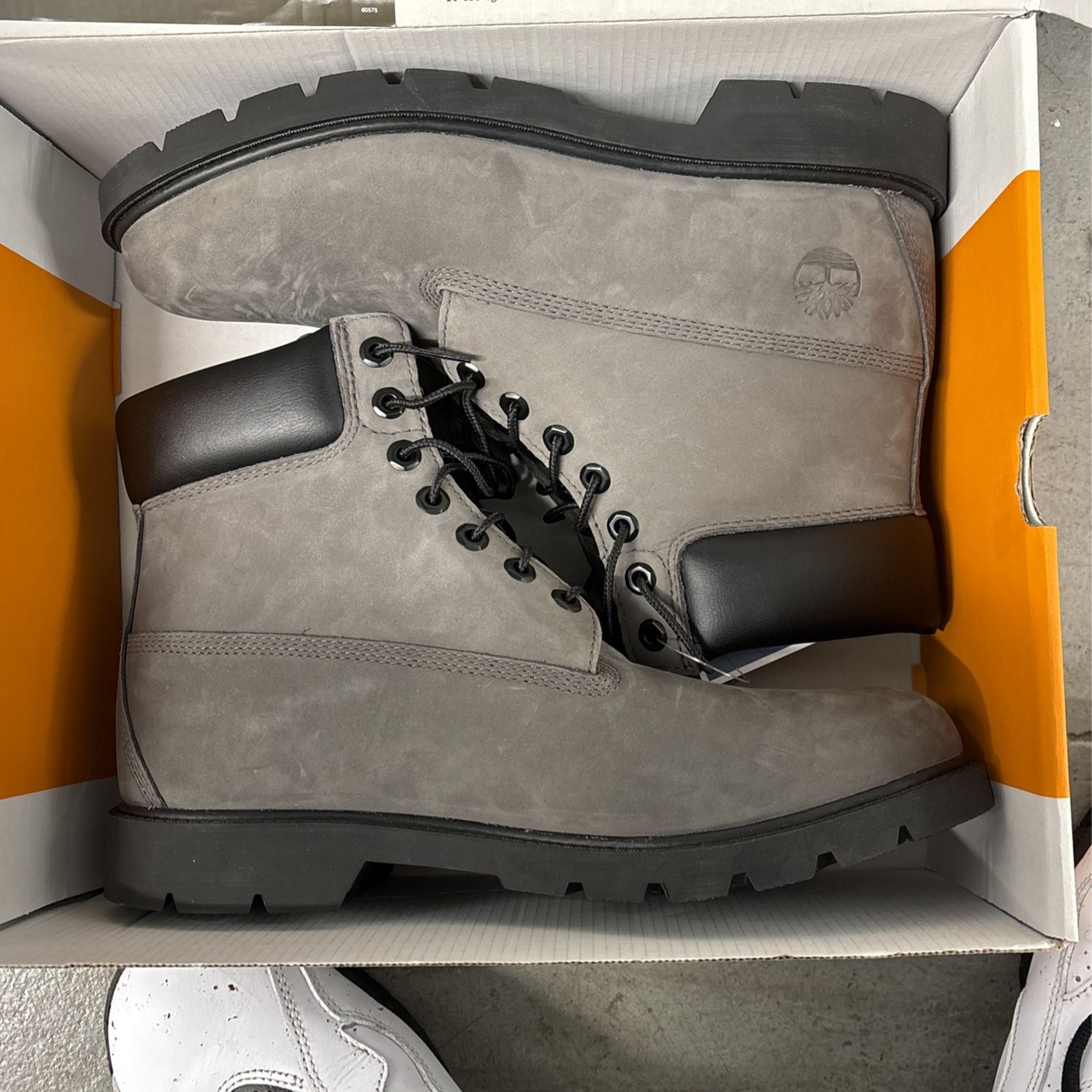 TIMBERLAND CLASSIC 6 Sz10.5 Medium Grey Nubuck “Water 💦 Proof