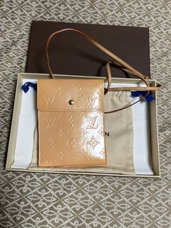 LV passport /card holder 