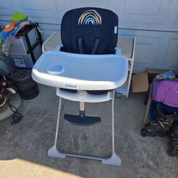 Foldable Highchair! cloth has a rip