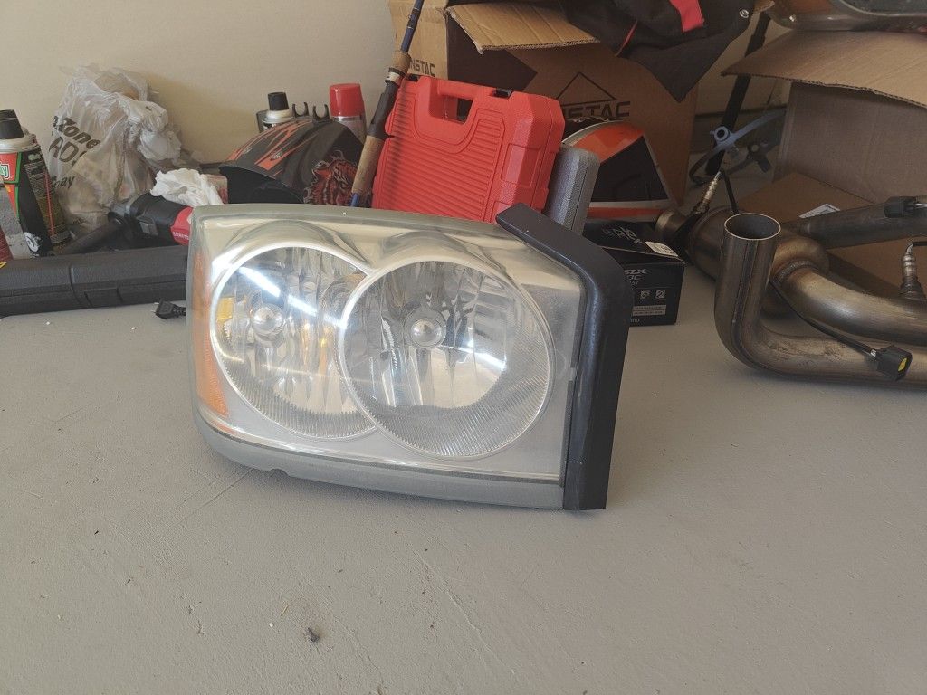 2005 Dodge Headlights