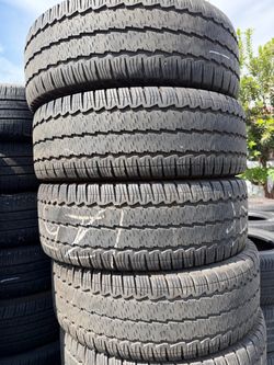 Vendo set de llantas 235/65r16 C continental en perfectas condiciones de Vida