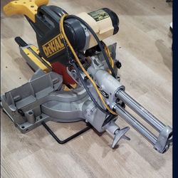 DeWalt DW708 12-inch Dual Slide Compound Miter Saw