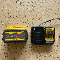 DEWALT FLEXVOLT 20V/60V MAX Lithium-Ion 9.0Ah Battery and charger