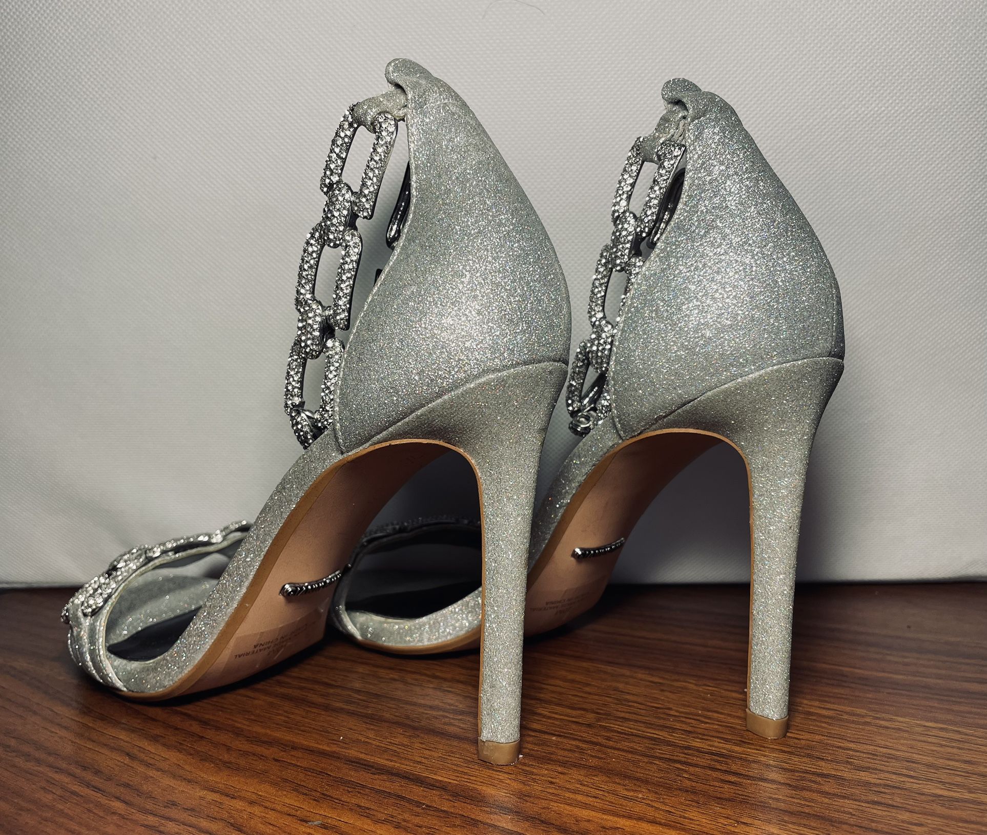 Gianni Bini Vivvia Silver Glitter Rhinestone ankle Chain High Heel -Size 10