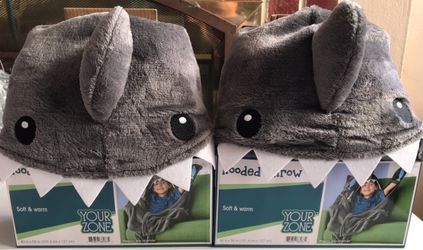 (NEW) YOUR ZONE SHARK HOODED THROW - SIZE: 40” x 50”