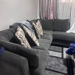 Fairly New Couch  Selling Because I’m Moving ( NEED GONE )