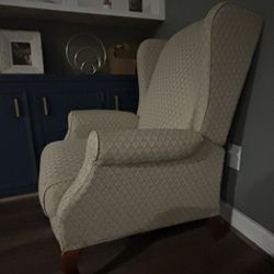 Vintage Cream Chair *reclines*
