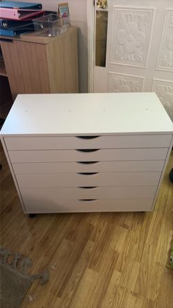 White 6 Drawer Cabinet on Wheels