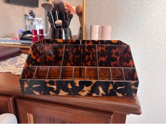 Makeup organizer