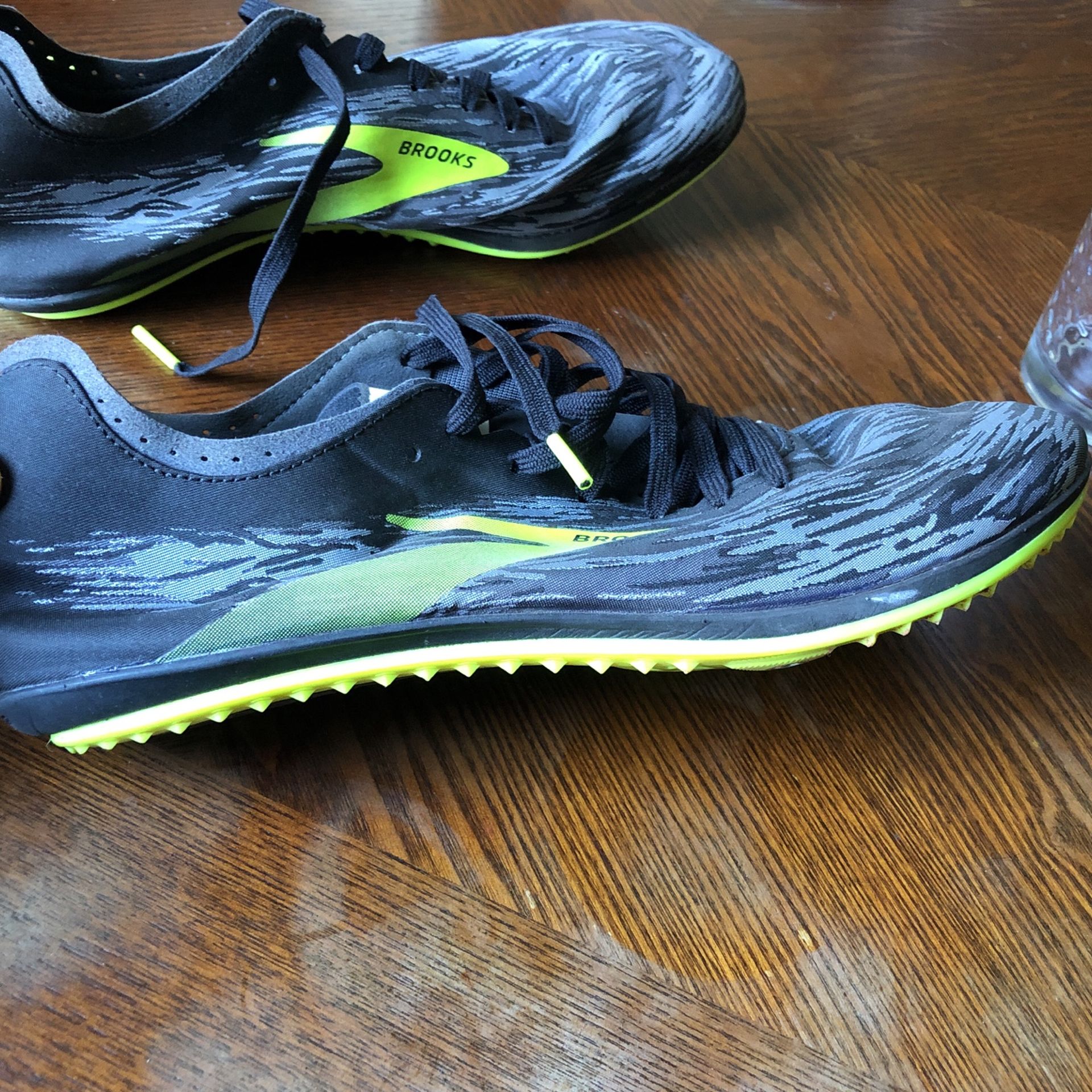 Track Spikes Brooks Elmn8 V5 Brooks Elmn8 V5 Track Sprinting Shoes