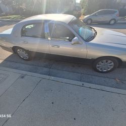 2005 Lincoln Town Car
