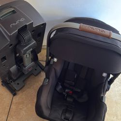 NUNA CAR SEAT SUPER CLEAN LIKE NEW 