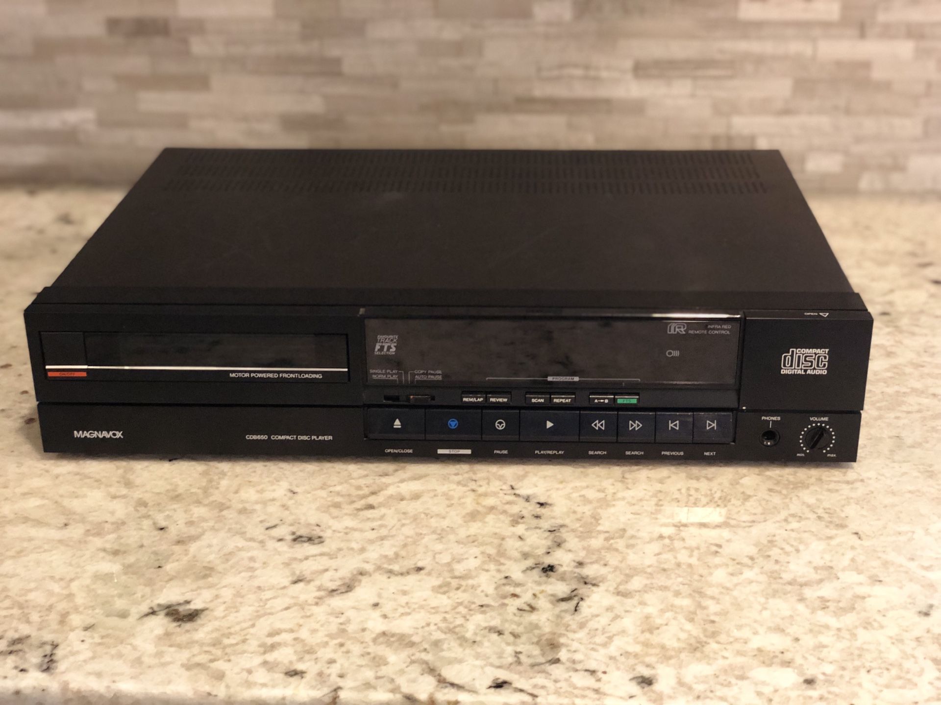 Vintage Magnavox CDB650 BK CD Player