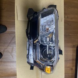 2015-2023 Toyota Tacoma Headlight 
