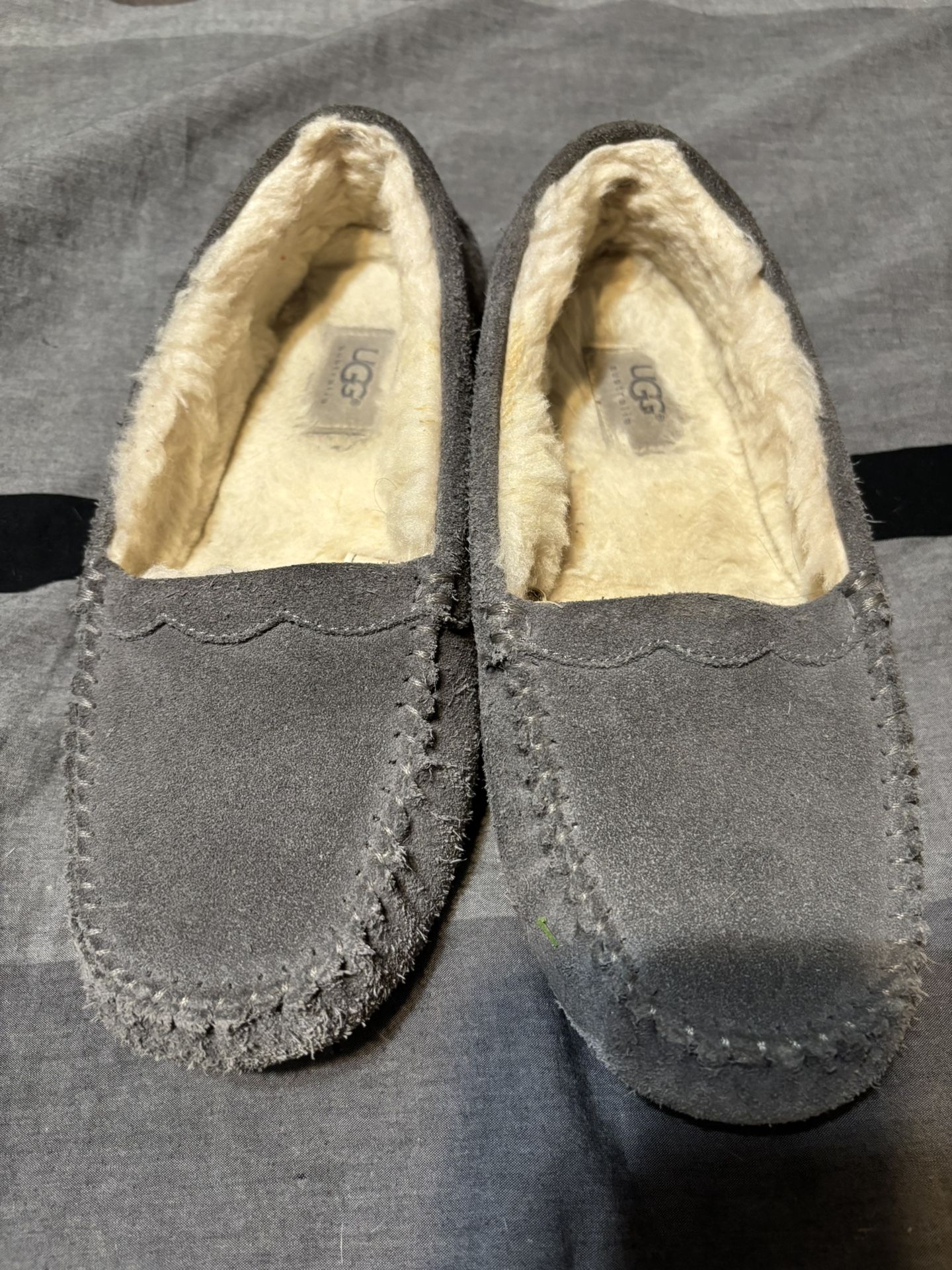 Like New Womens UGG Slippers Size 8