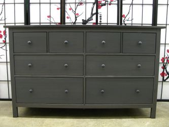 Outstanding Solid Wood 8 Drawer Dresser Bureau •Like New!• + Delivery!