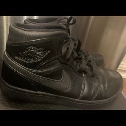 NIKE Air Jordan 1 Mid Air Jordan Mid Black 554724 030 27cm Blk Size US 9.5 Great shape. Please see back of one of the sneakers that has a tiny white p