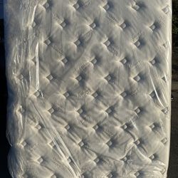 Queen Pillow top Serta 