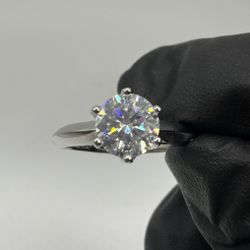 VVS1 Moissanite Stud Engagement Ring 1.0ct 