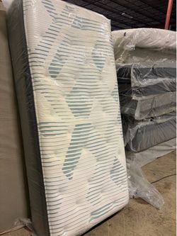 TWIN MATTRESS BEAUTYREST DISPLAY