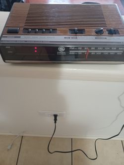 Vintage GE Alarm Clock Radio 