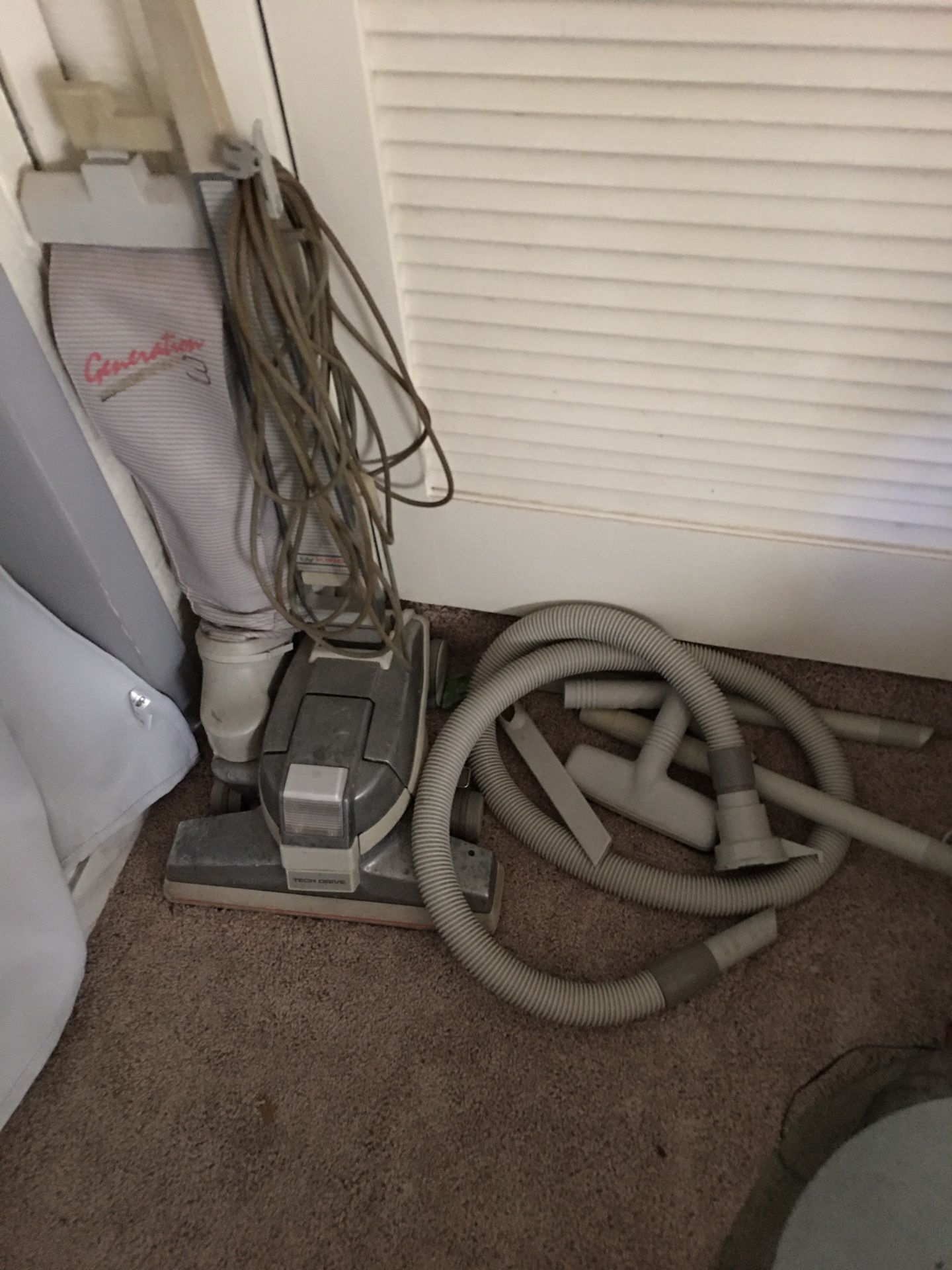 Kirby vacuum cleaner/carpet cleaner with manual and all accessory’s!