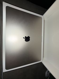 2026 Apple MacBook Air 15” M5, 16GB RAM, 512GB SSD – Like New, Box Included