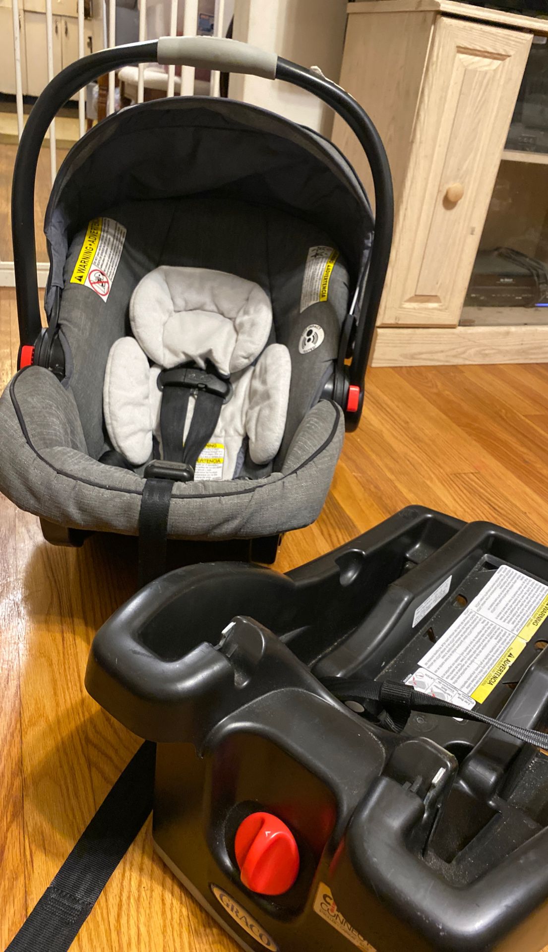 Graco Click Connect Infant Car seat and Bases