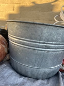 Galvanized tub with handles
