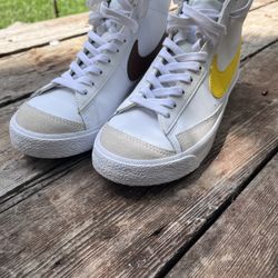 Boys Nike Blazer Mid 77 Shoes Size 7y