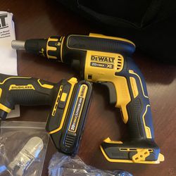 New Dewalt Drywall Screw Gun Kit