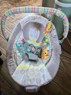 Baby vibrating chair