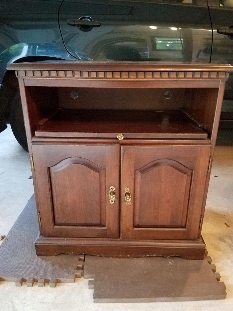 Solid wood small entertainment cabinet/TV stand....