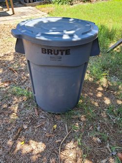Rubbermaid Brute Trashcan 44Gal
