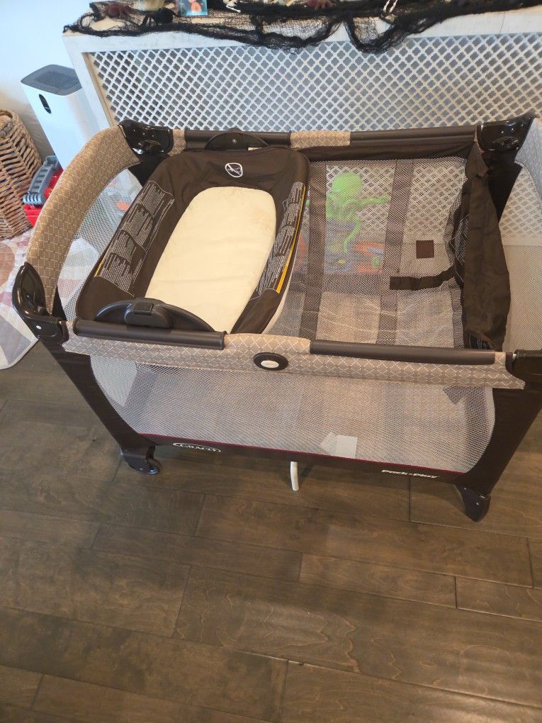 Graco Brown Stars Pack N Play