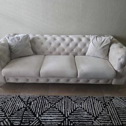 UPHOLSTERED CREAM COUCH 